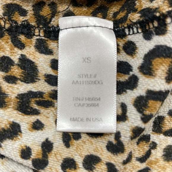 Sadie & Sage Cheetah Leopard Print Surplice V-Neck Long Sleeve Top - Picture 6 of 7